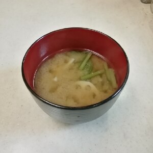 れんこんと小松菜の味噌汁